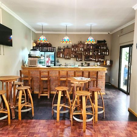 Mijn Kitchen Coffee Shop And B&B ブランタイヤ エクステリア 写真