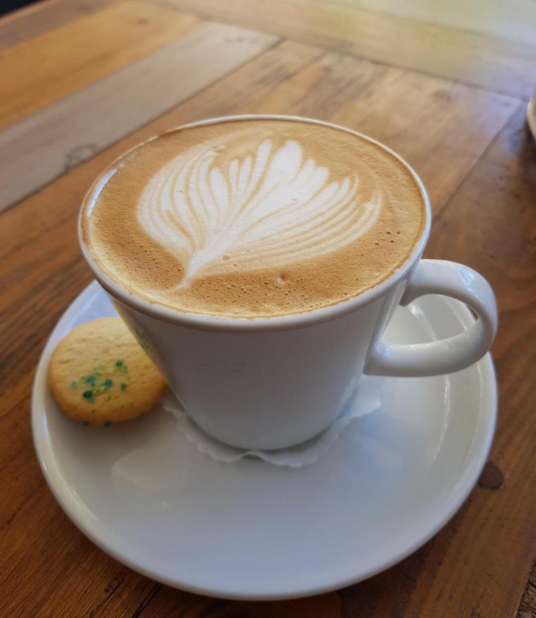 Mijn Kitchen Coffee Shop And B&B ブランタイヤ エクステリア 写真